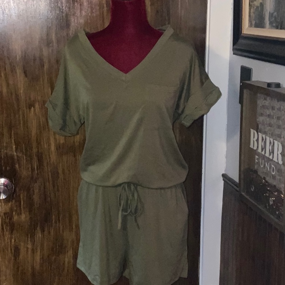 New Olive green Romper v-neck M